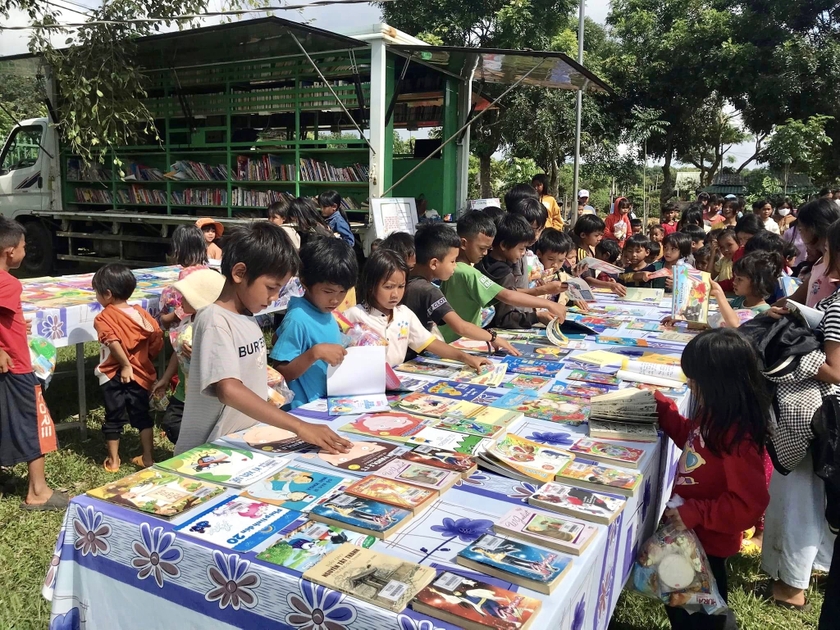 Thư viện tỉnh Gia Lai đưa sách đến với 150 trẻ em xã Kon Gang